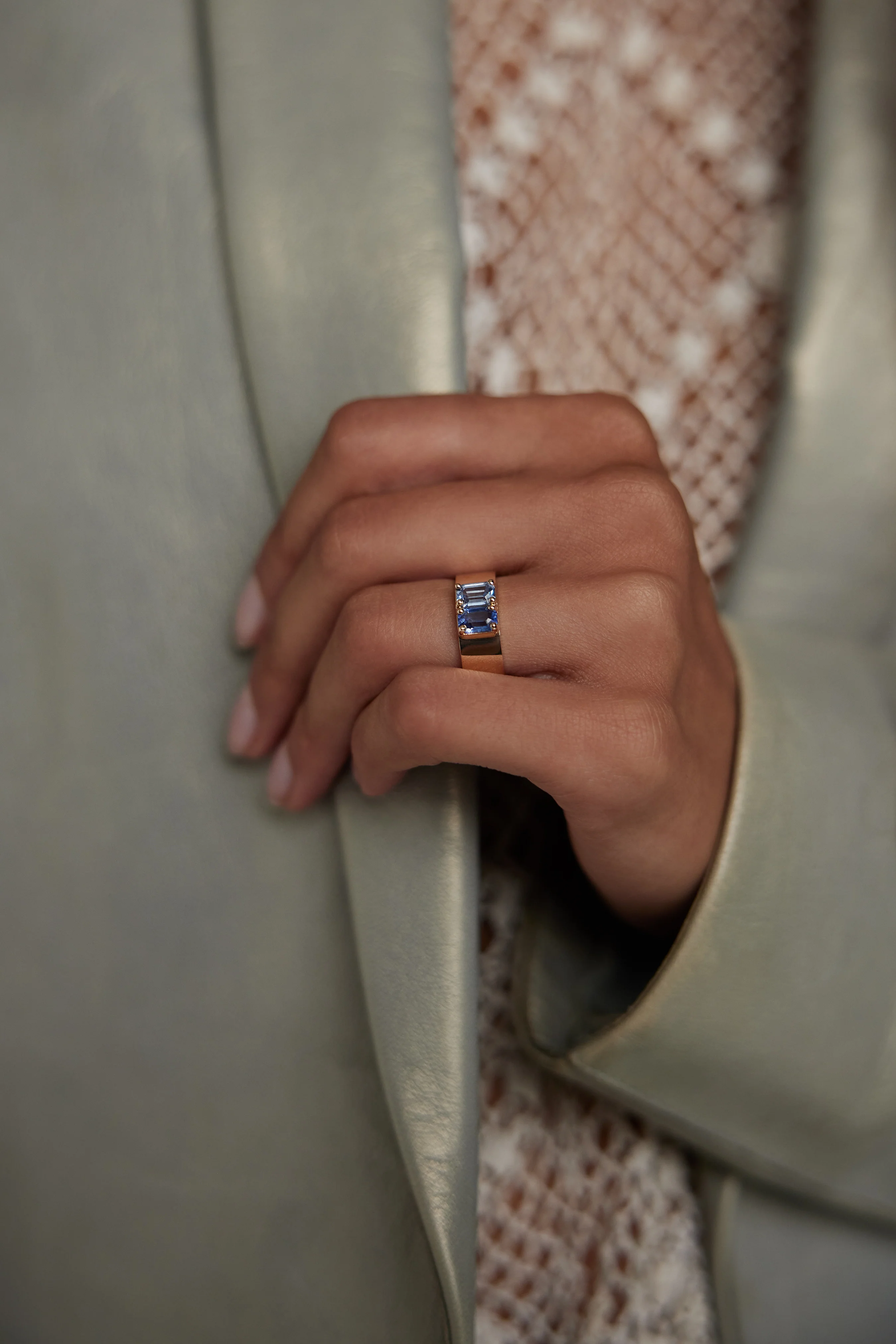 Emerald Cut Tonal Sapphire Menhir Ring - Image 5