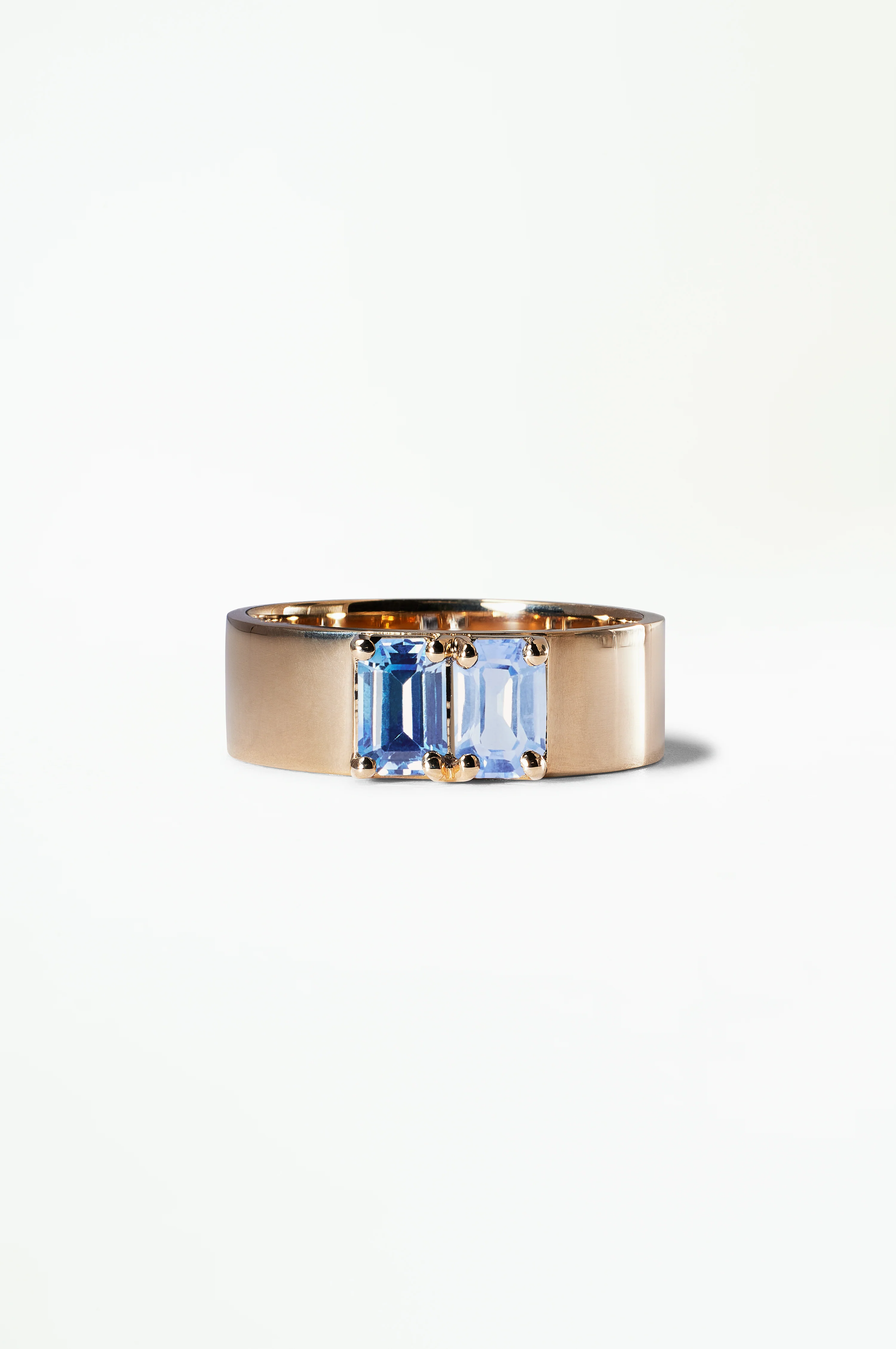 Emerald Cut Tonal Sapphire Menhir Ring - Image 8