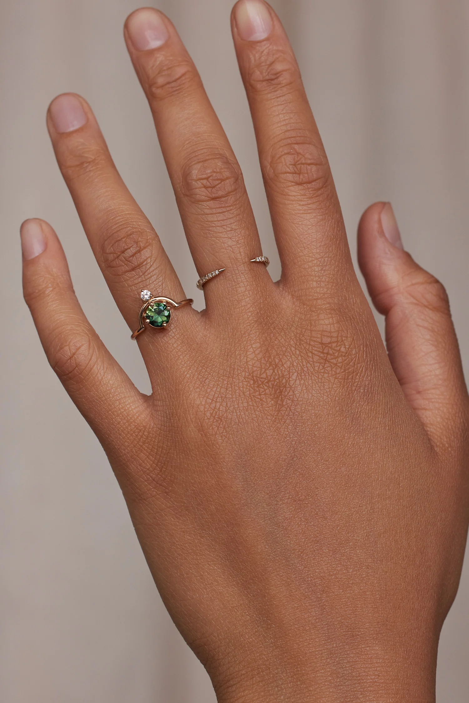 One of a Kind Bi-Color Blue Green Sapphire Round Brilliant Cut Nestled Ring No. 5 - Image 2