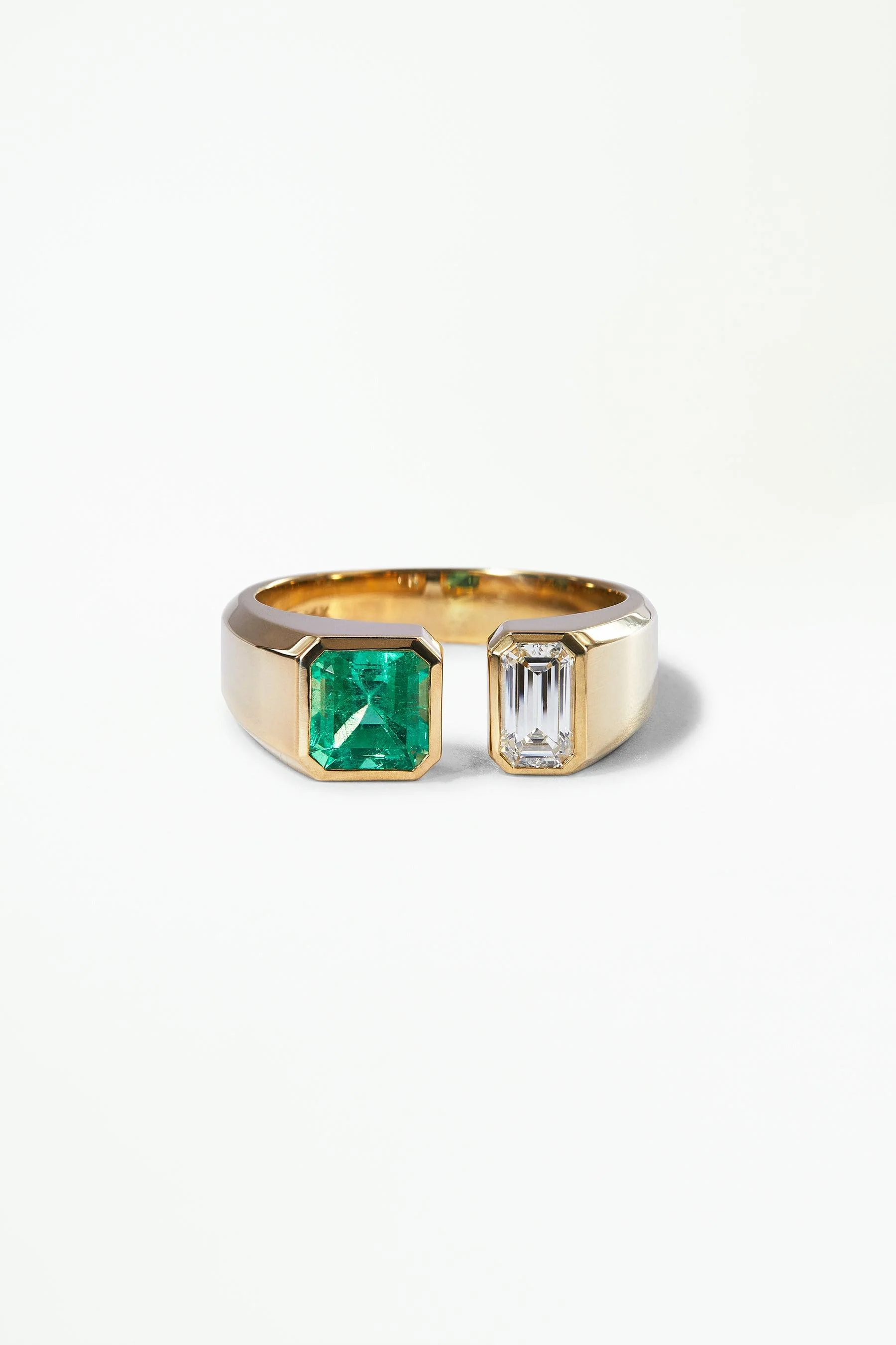 One of a Kind Dyad Signet No. 6