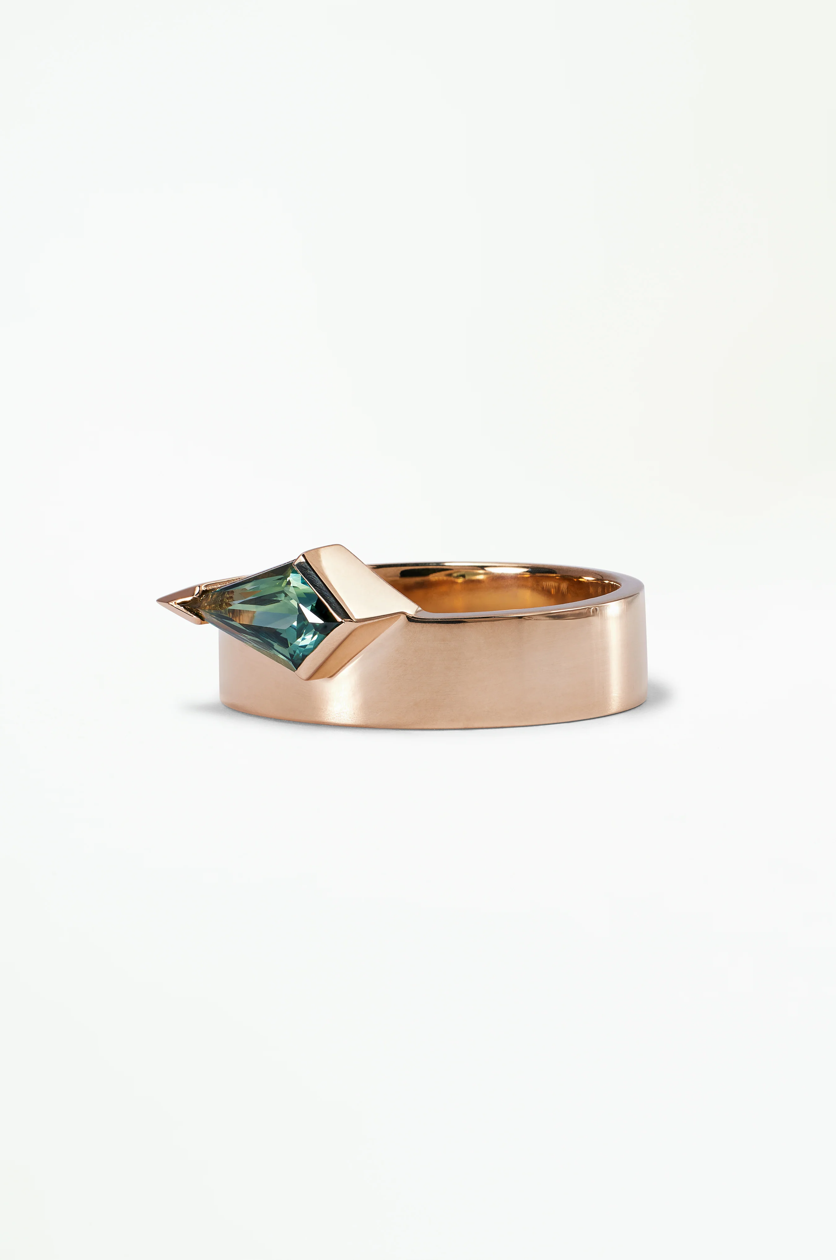One of a Kind Kite Cut Sapphire Monolith Ring No. 42 - Image 3