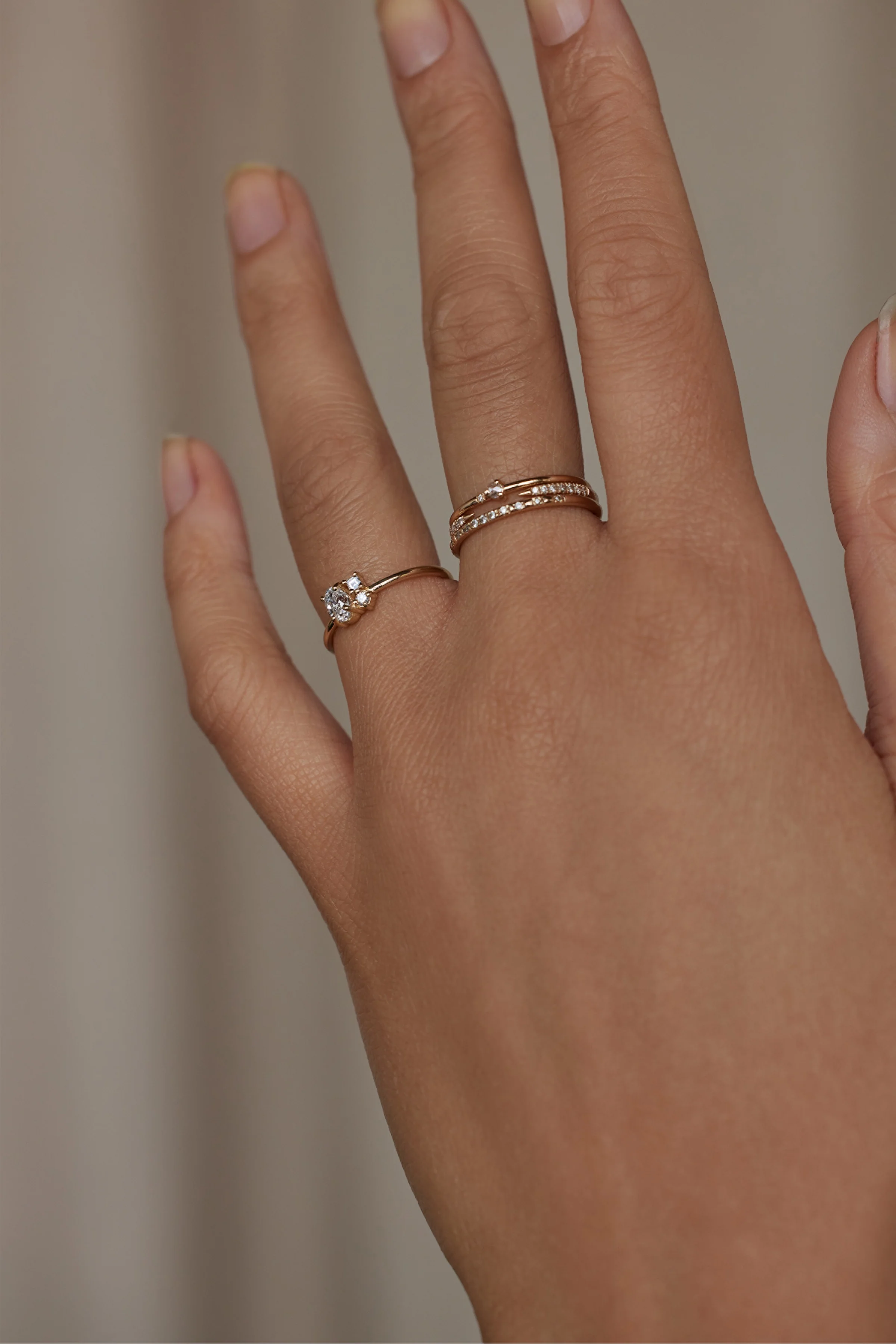 One of a Kind Oval Brilliant Cut and Carré Cut Diamond Mosaic Ring No. 34 - Image 2