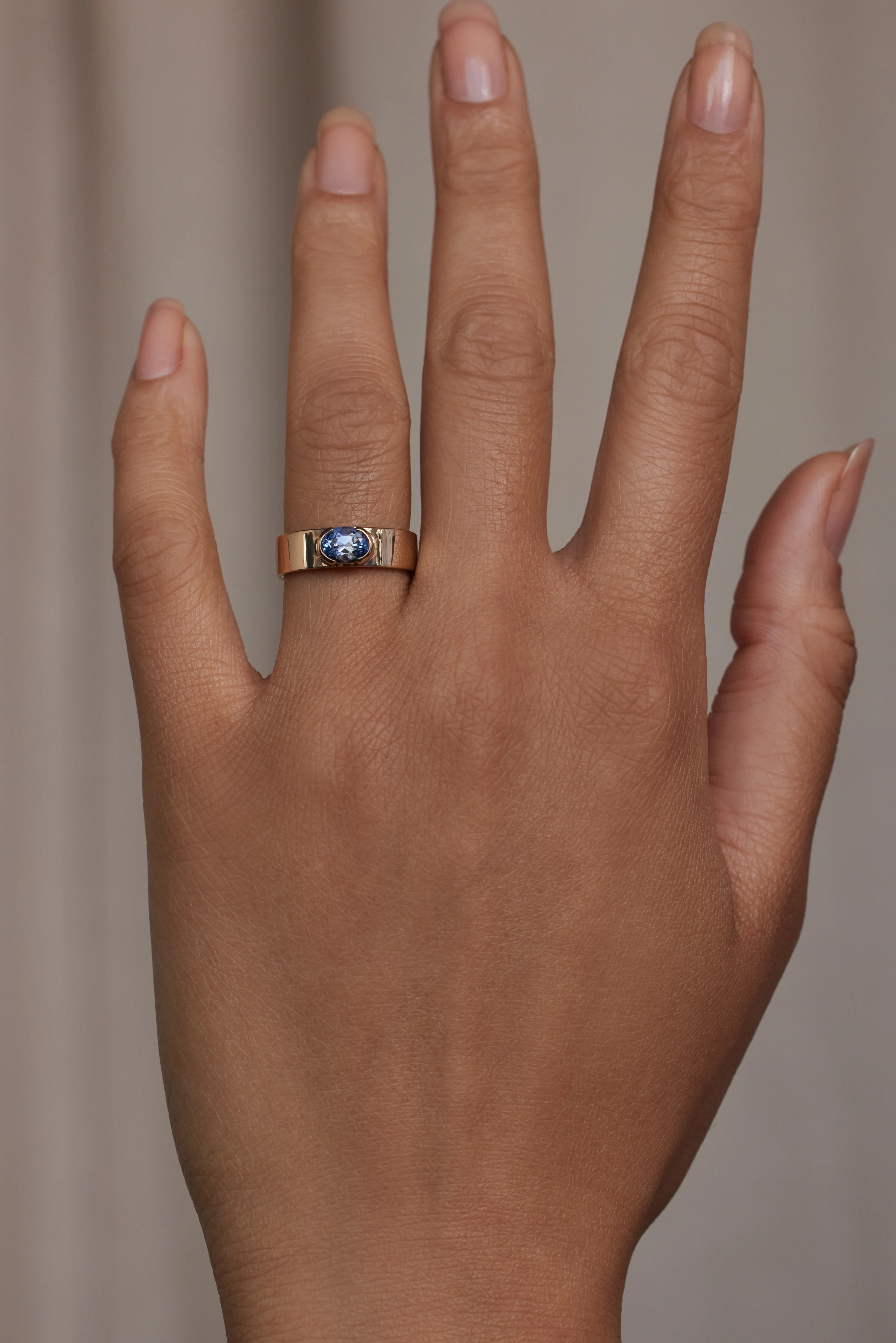 One of a Kind Oval Brilliant Cut Sapphire Menhir Ring No. 9 - Image 2