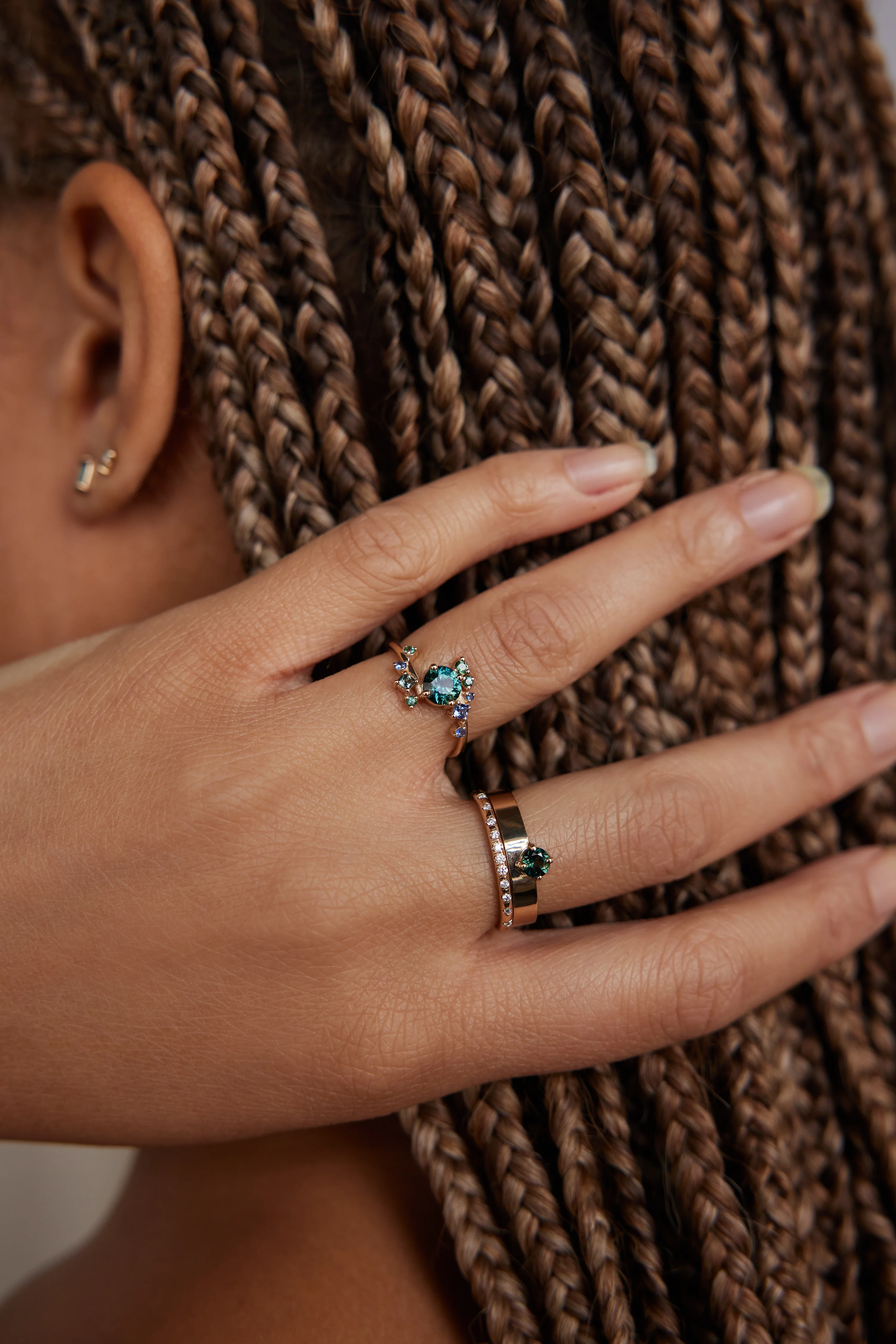 One of a Kind Round Brilliant Cut Gradient Sapphire Celestial Ring No. 1 - Image 4