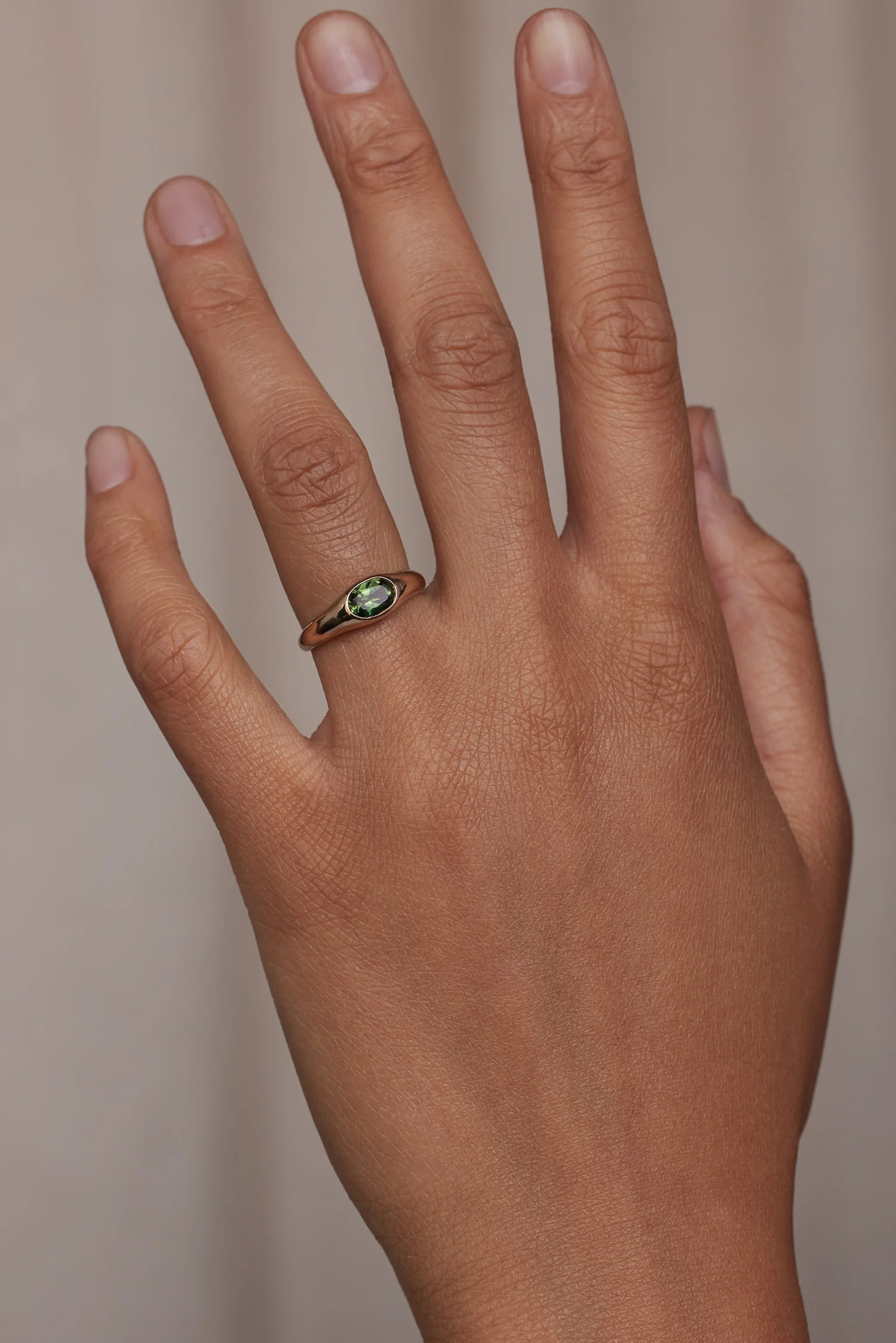 One of a Kind Oval Brilliant Cut Bi-Color Green Yellow Sapphire Signet Ring No. 53 - Image 2
